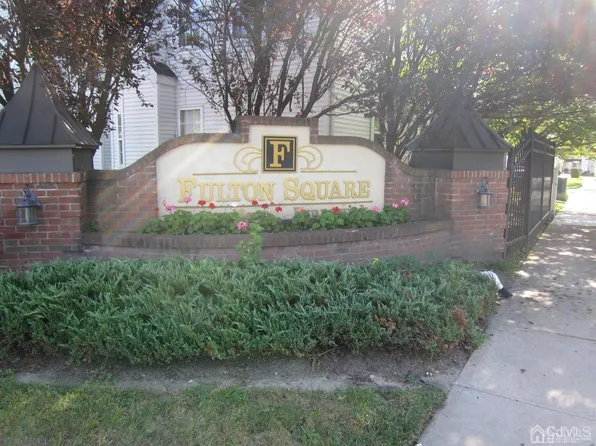 1038 Dogwood Ct, New Brunswick, NJ 08901