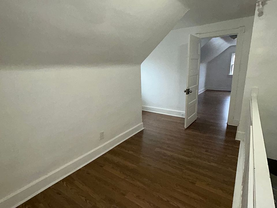 1st image of 28 Lee Ave Floor 1