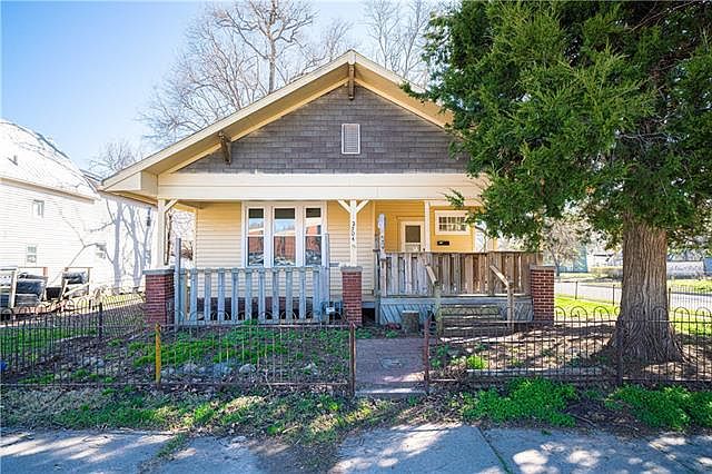 1st image of 2504 Sylvanie St