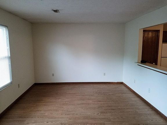 4th image of 1523 Whitehall Blvd #1523