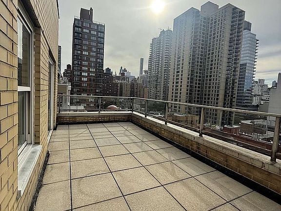 3rd image of 370 E 76th St APT C1406