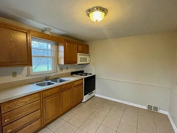 5th image of 85 W Wood St