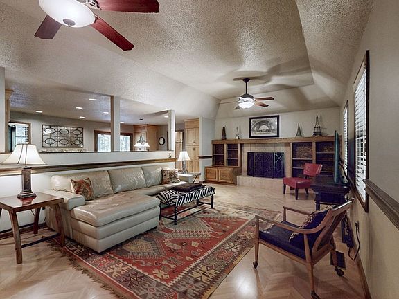 3rd image of 35 Davis Rd