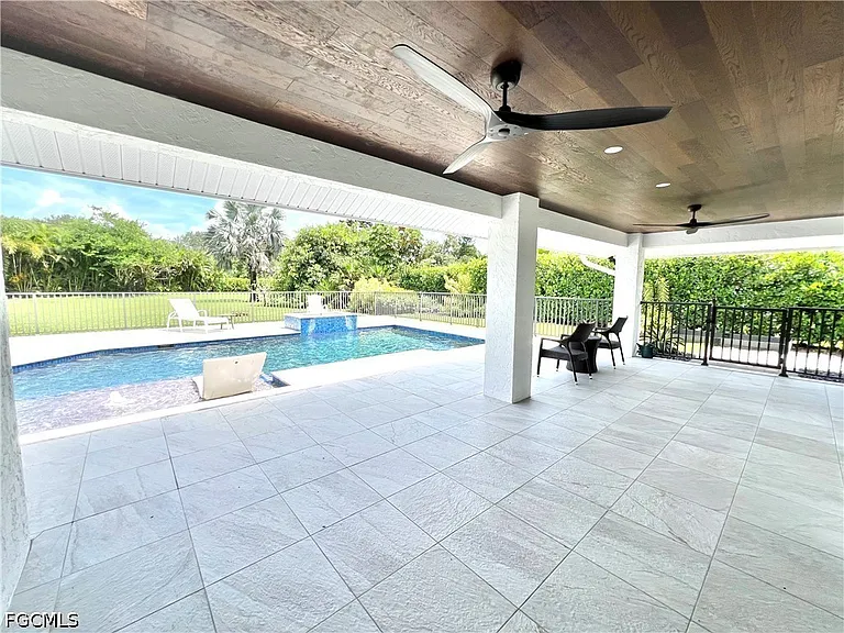 1919 Countess Ct — Photo 13
