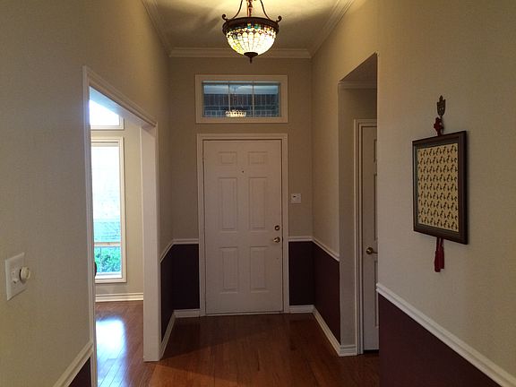 5th image of 204 Chimney Hill Cir