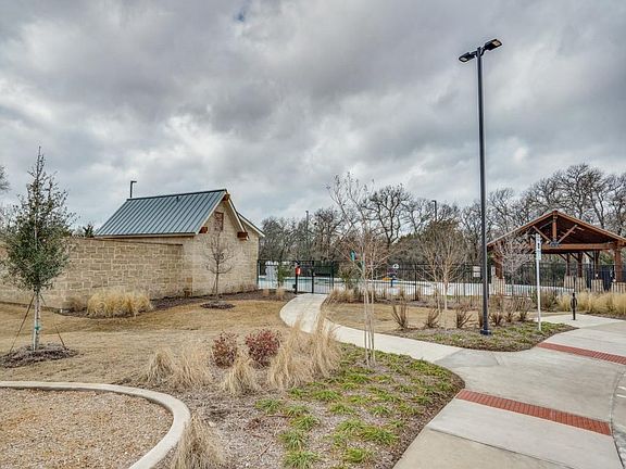 3rd image of 2832 Oakhurst Dr