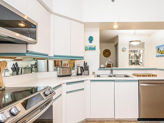 4th image of 3175 NE 184th St APT 3101