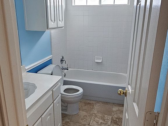 3rd image of 3007 Saint Amanda Dr