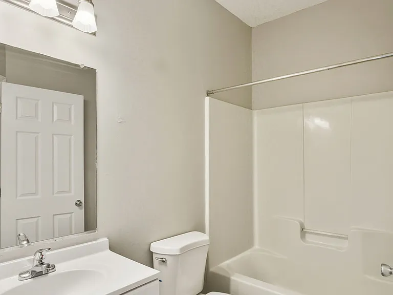 Latitude 30 Apartments — Photo 7
