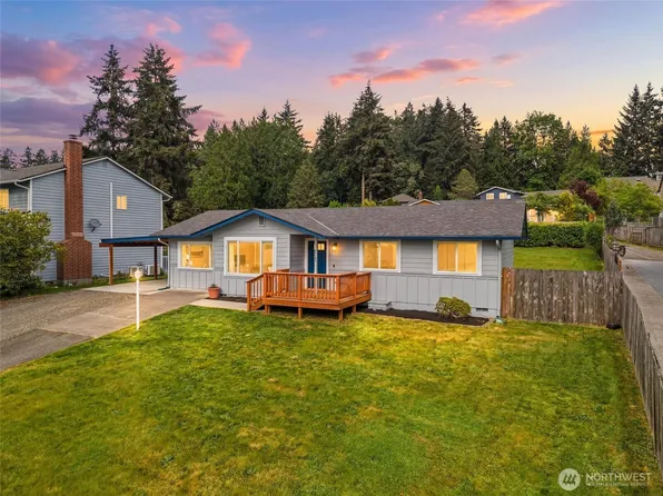 18610 10th Ave NE, Poulsbo, WA 98370
