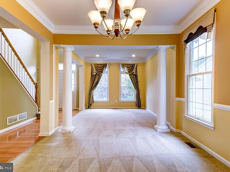 45 Lockwood Dr — Photo 12