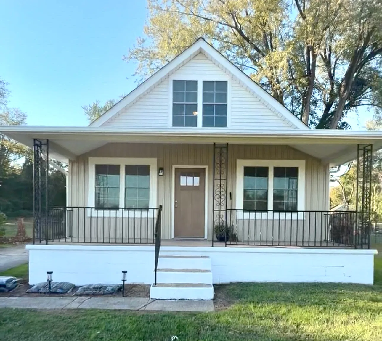 3 bed, 1.5 bath, 1225 sqft, $2,400 — Photo 1