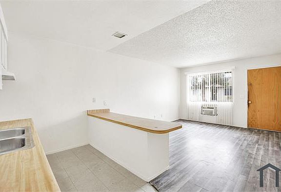 5th image of 11661 White Ave
