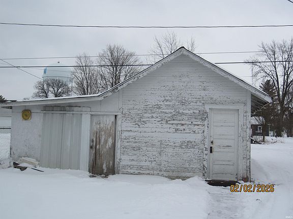 4th image of 1645 W Spencer Ave
