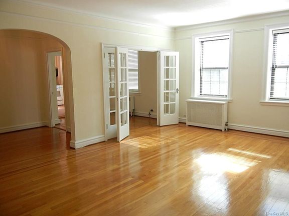 4th image of 14 N Chatsworth Ave
