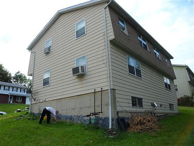 2nd image of 920 Squires Ave