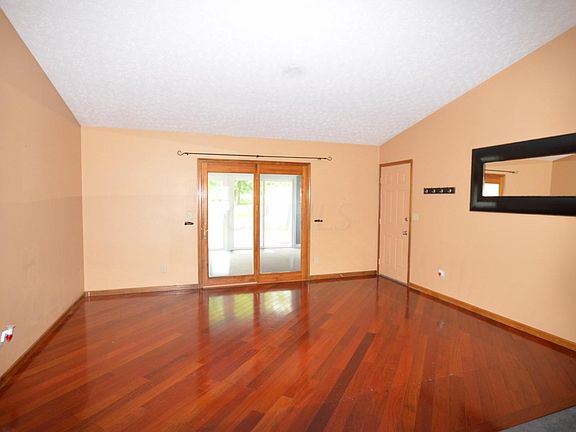5th image of 216 Chateaugay Dr