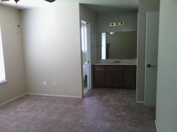 3rd image of 160 W Willow Creek Dr