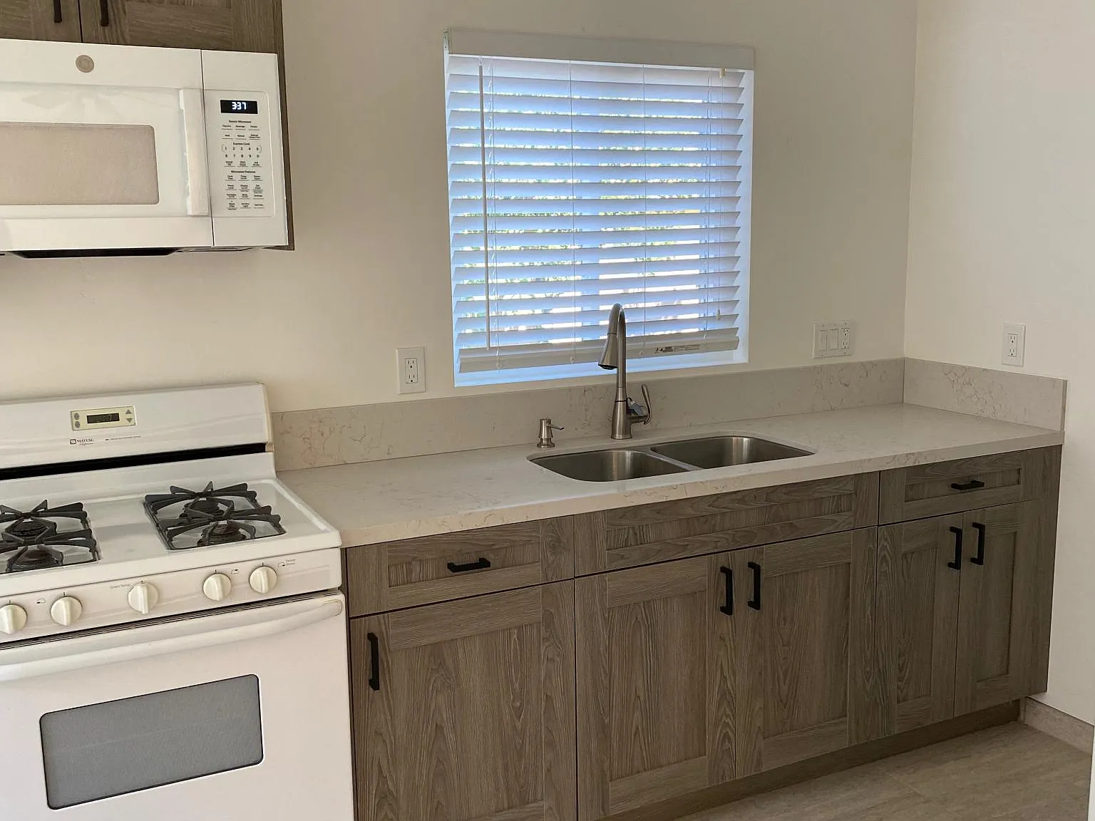 1 bed, 700 sqft, $1,825 — Photo 3