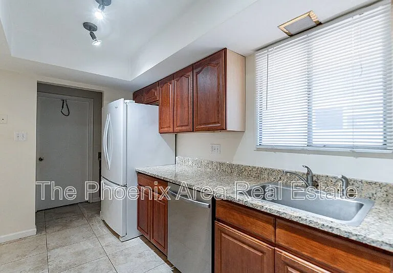 1001 E Campus Dr — Photo 28