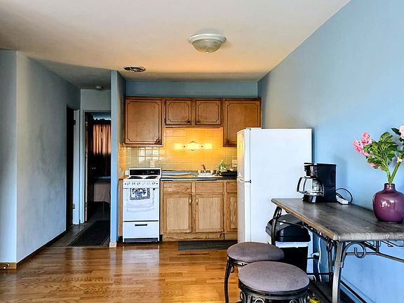 5th image of 334 Naymut St APT 8