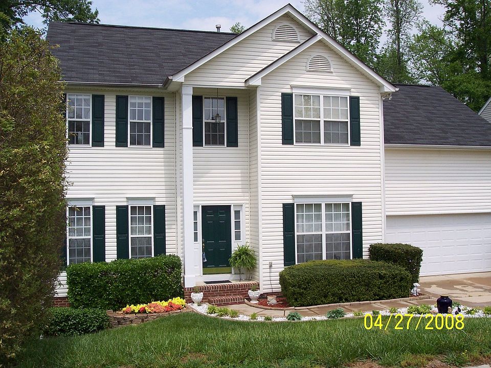 1st image of 121 Steamboat Dr