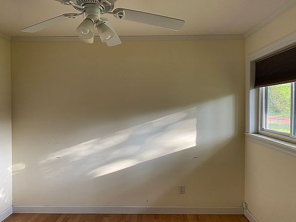 Hall bedroom 