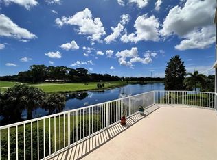1200 Country Club Dr APT 2106, Largo, FL 33771