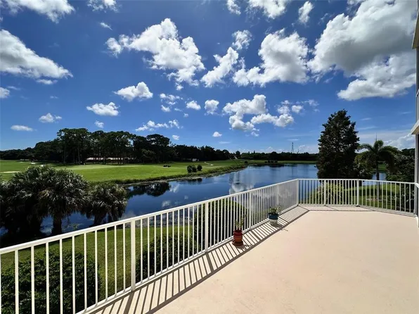 1200 Country Club Dr APT 2106, Largo, FL 33771