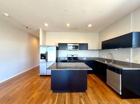 2157 N Damen Ave