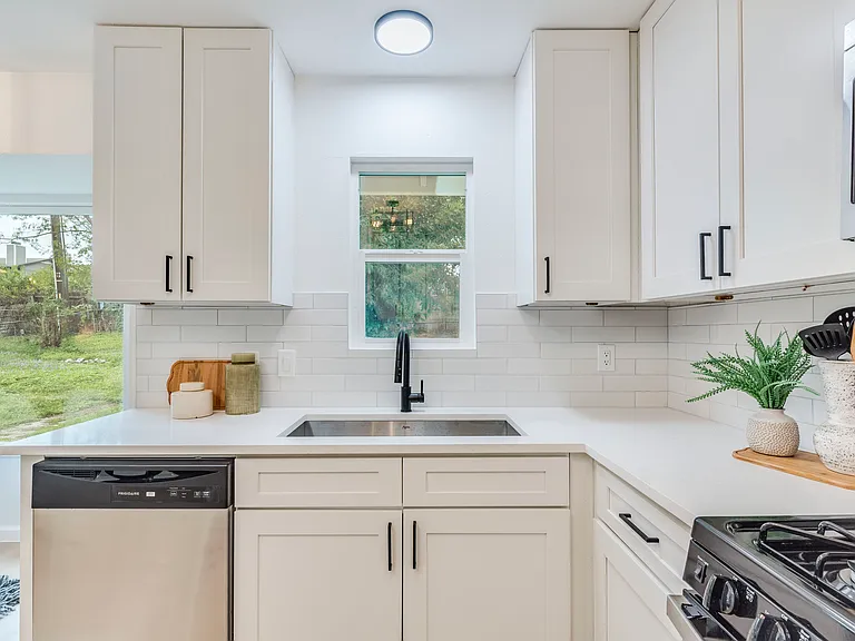 9606 Dallum Dr — Photo 10