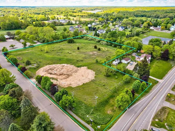 12800 Fountain Sq, Davisburg, MI 48350