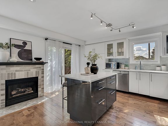 3rd image of 406 Pinnacle Trl