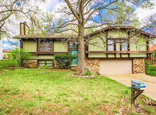 6 Marquette Dr, Lake Saint Louis, MO 63367