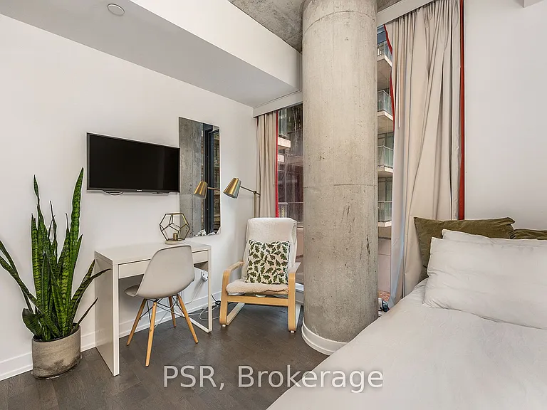 560 King St W #203 — Photo 26