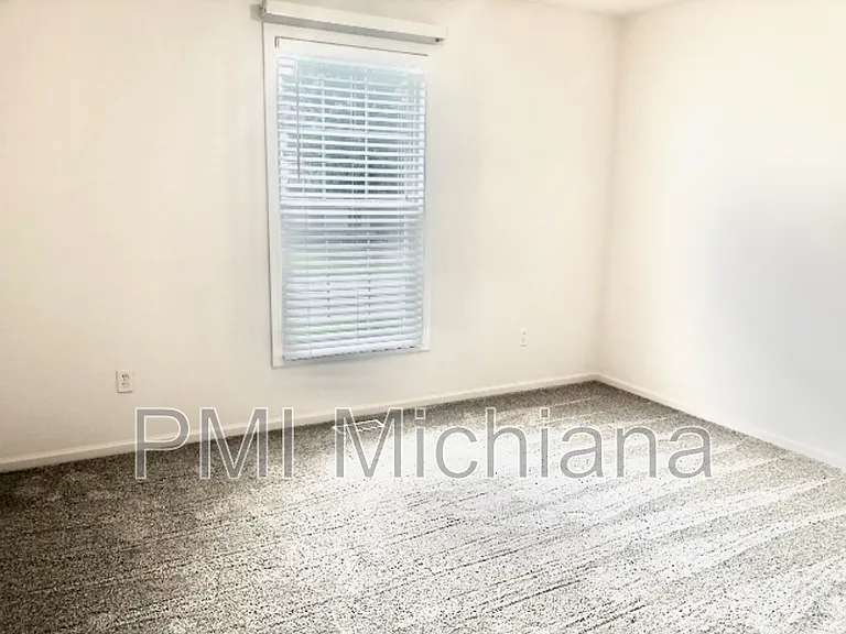 51880 Courtland Dr E — Photo 13