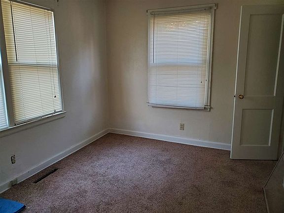 4th image of 1019 Brown St