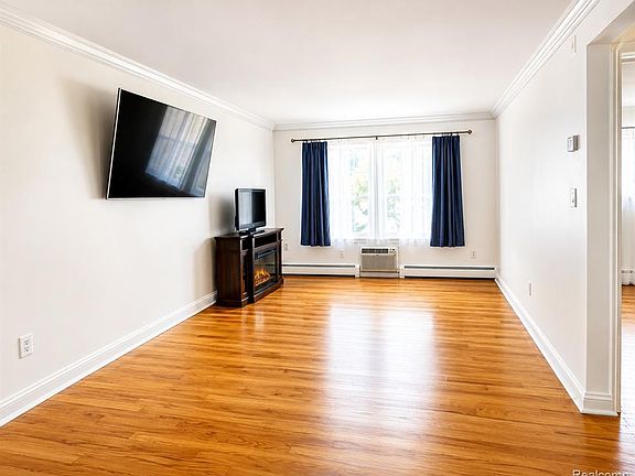 4th image of 475 S Adams Rd APT 10
