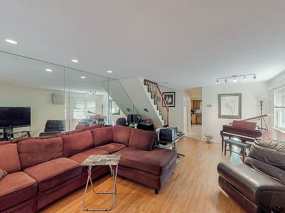 5th image of 11 Linda Ave