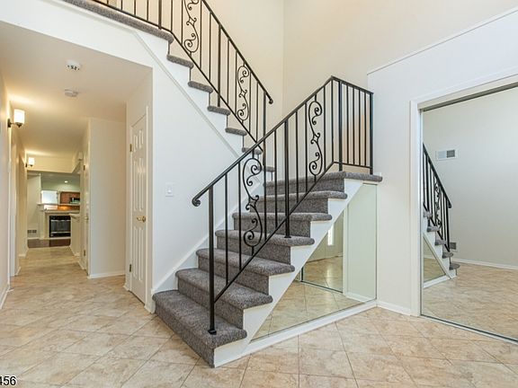 3rd image of 50 Castle Ridge Dr