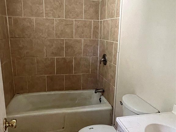 4th image of 1719 E Cloaninger Ave