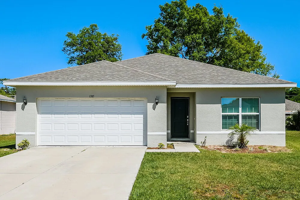 4 bed, 2.0 bath, 1661 sqft, $1,920 — Photo 1