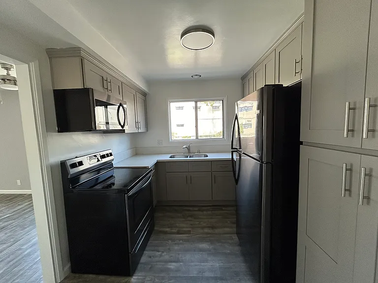 1901 6th St #201 — Photo 11