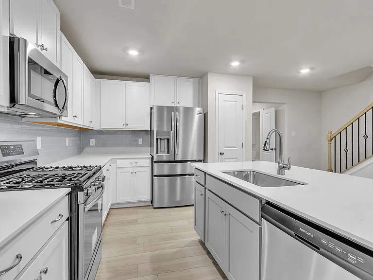 808 Harper St — Photo 10