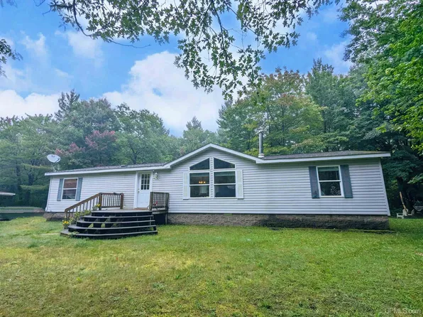 34 Carrie Rd, Negaunee, MI 49866