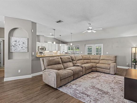 4th image of 2219 Towering Oaks Cir