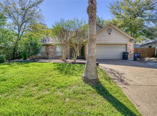 706 Summerglen Dr, College Station, TX 77840