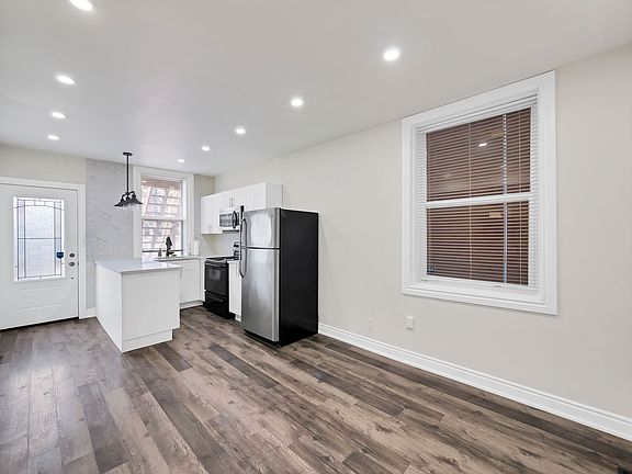 3rd image of 33 Fairleigh Ave N #1