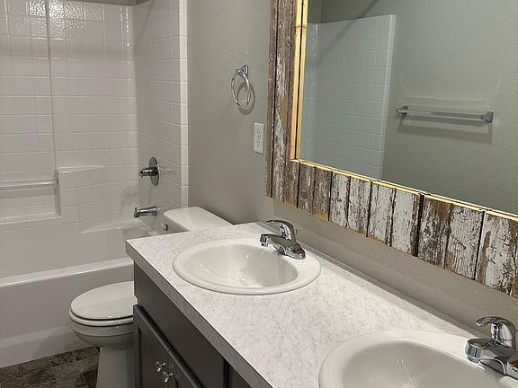 4th image of 2133 Lager St