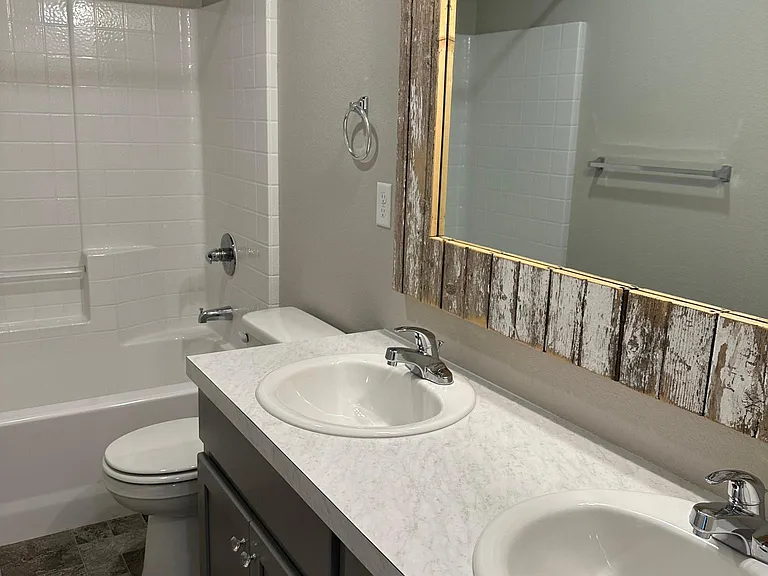 2133 Lager St — Photo 4